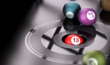 Microgaming slot game spinning on jualtoto togel mobile screen
