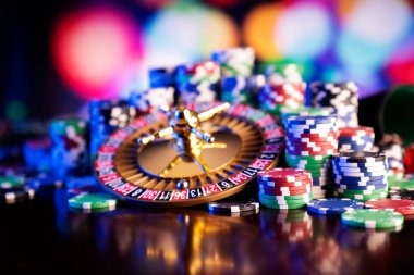 jualtoto togel live blackjack table on mobile phone showing dealer and player cards